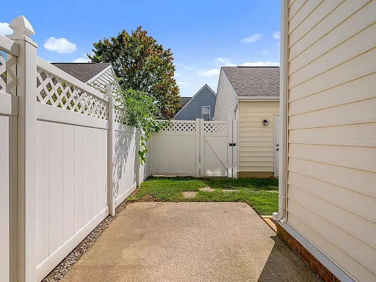 7333 Althorp Way — Photo 18