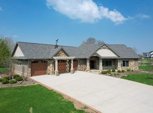 3825 N Cobble Creek Dr, Appleton, WI 54913