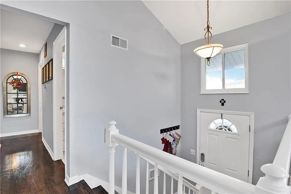 3 bed, 1600 sqft, $2,500 — Photo 3