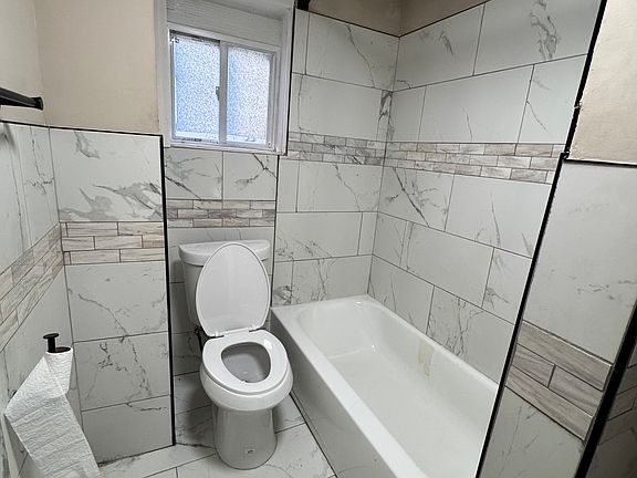 4th image of 317 Elmer St