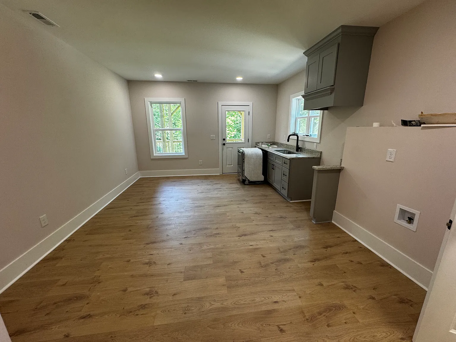 1 bed, 850 sqft, $1,450 — Photo 4