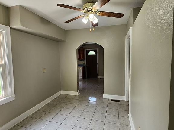 4th image of 3857 Leybourn Ave