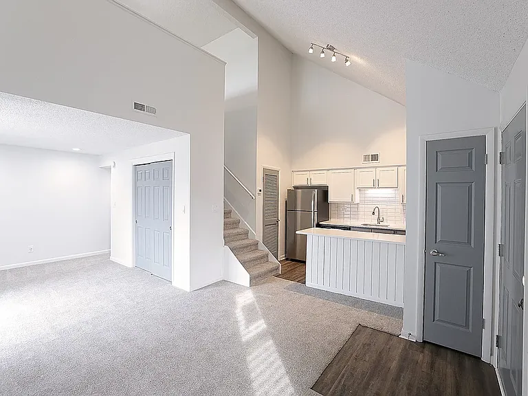 Windsor Apartments — Photo 11