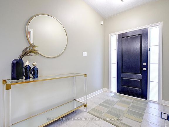 3rd image of 16 Westway Cres