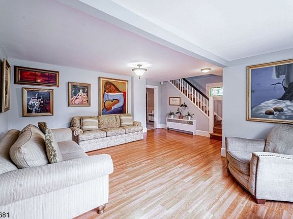 3rd image of 97 Irving St