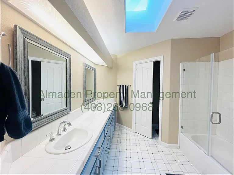 7000 Sterling Gate Ct — Photo 20