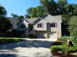 6854 W Wildwood Creek Ct, Franklin, WI 53132