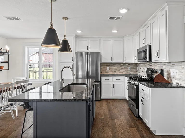 354 Frontier Dr — Photo 11
