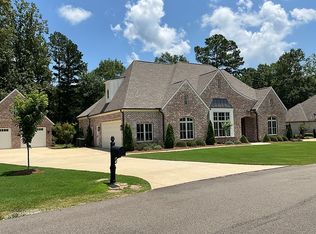 541 Crown Dr, Fulton, MS 38843