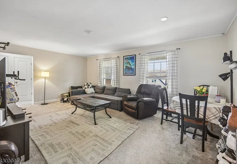 390 Morris Ave #8 — Photo 2