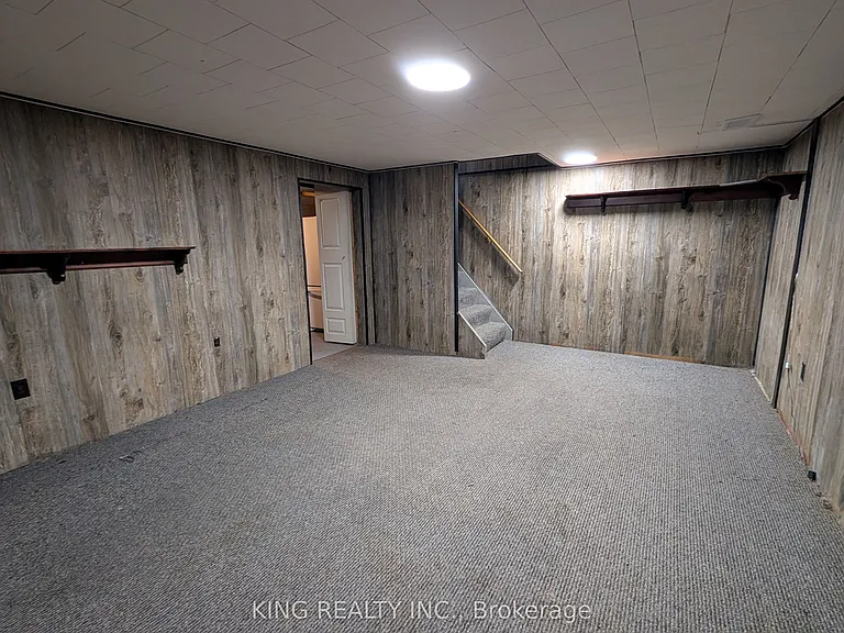 37 Vanier Pl — Photo 17