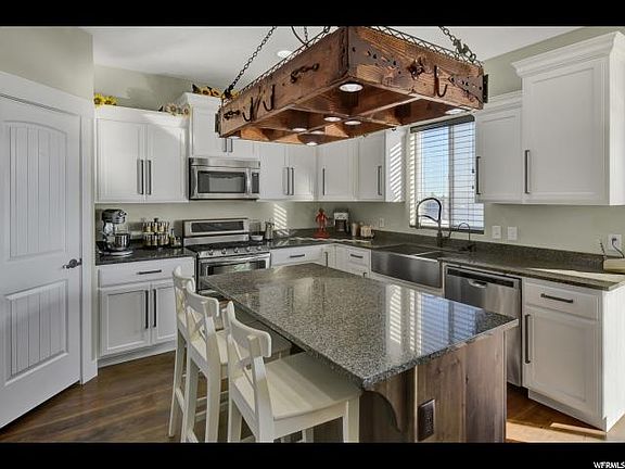 5th image of 136 W Parkside Dr #108