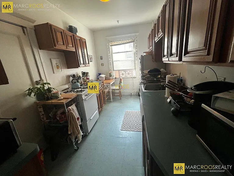 11 Melvin Ave — Photo 2