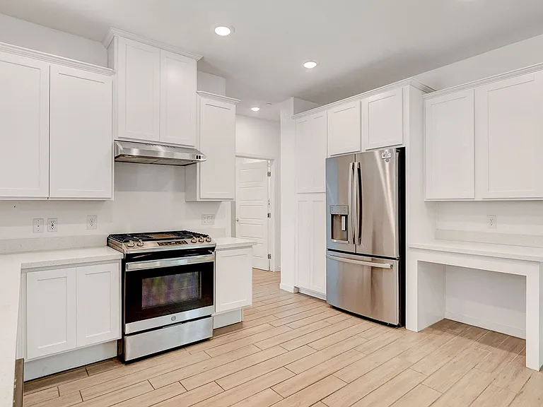 5730 Sky Pointe Dr #190 — Photo 11
