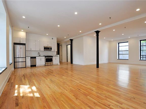 4th image of 254 Elizabeth St APT 4R