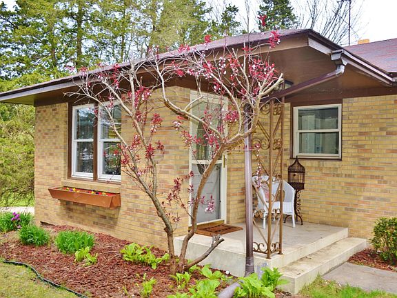 2nd image of 1523 Lake Michigan Dr NW