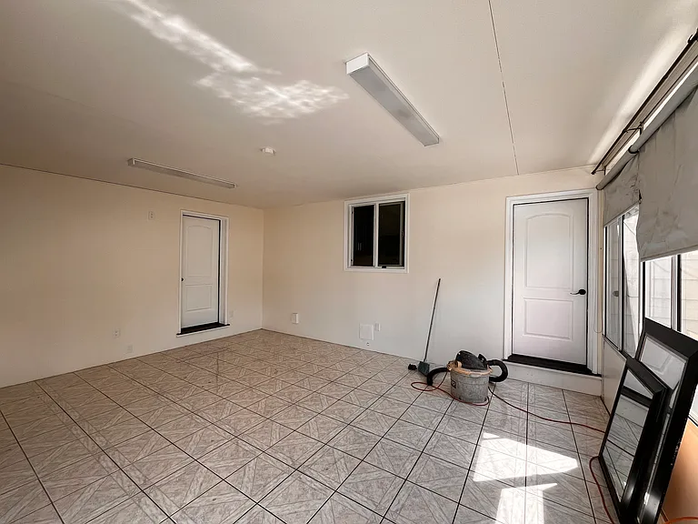 5921 Rowland Ave — Photo 15