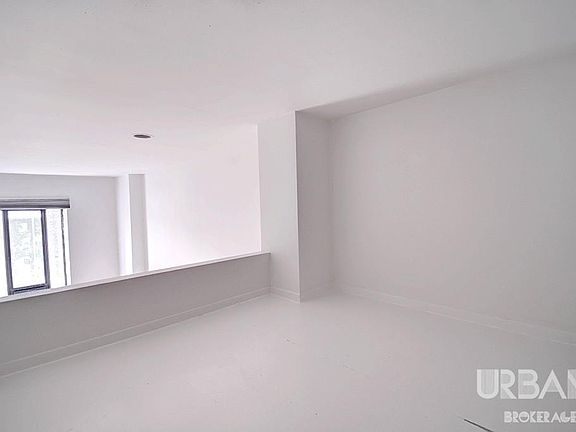 4th image of 123 Bank St APT 540