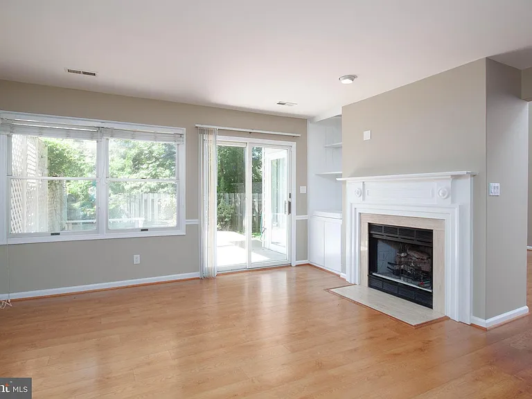 207 Southampton Ct — Photo 3