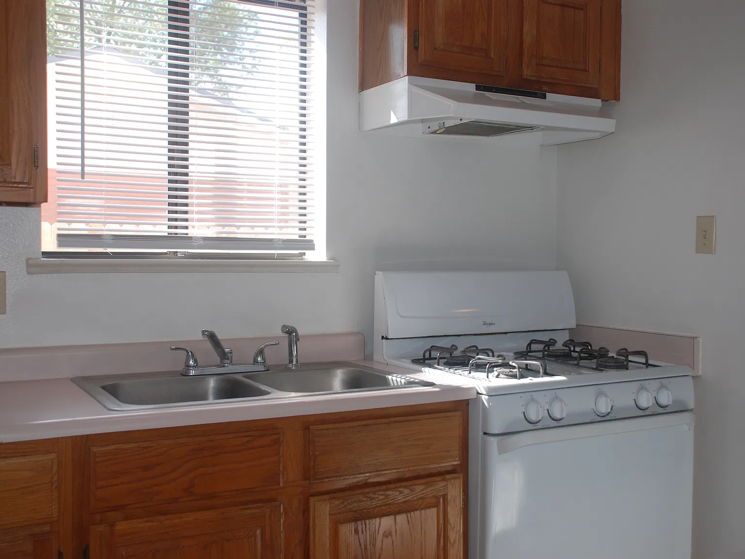 2 bed, 900 sqft, $1,250 — Photo 3