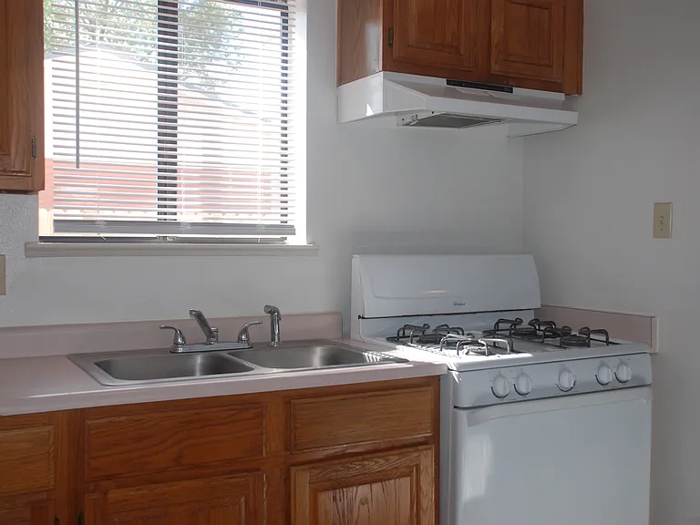 443 Kingsbury Cir NE #D — Photo 3