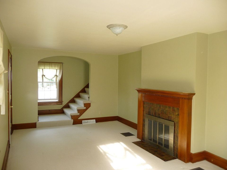 1st image of 443 Granville St
