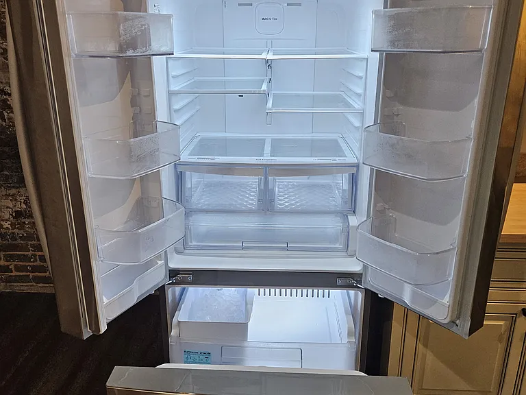 Refrigerator, Freezer and Icemaker in bottom, detail