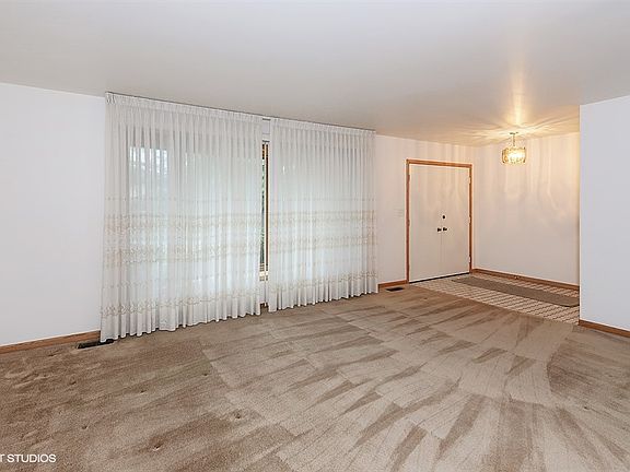 2nd image of 9757 S Cambridge Ct