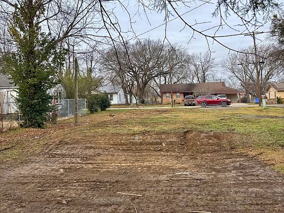 3rd image of 611 NW 5th St