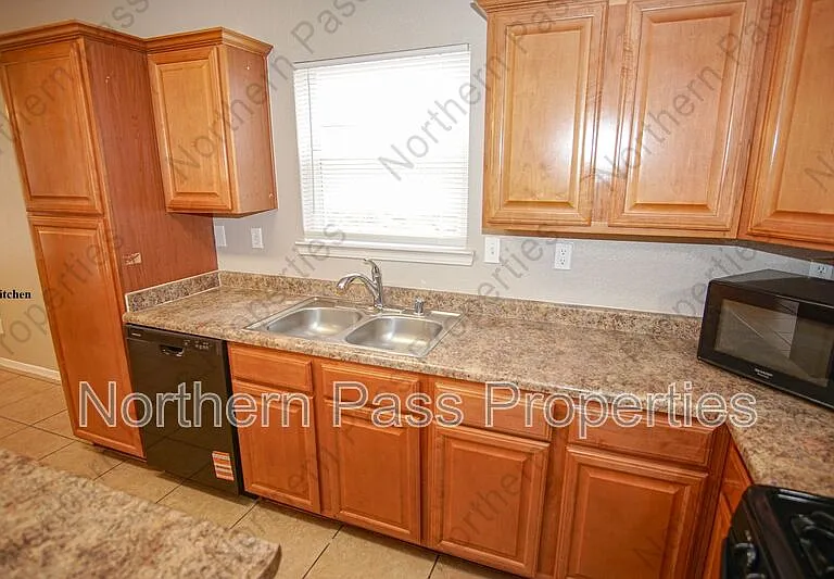 10790 Adin St — Photo 10