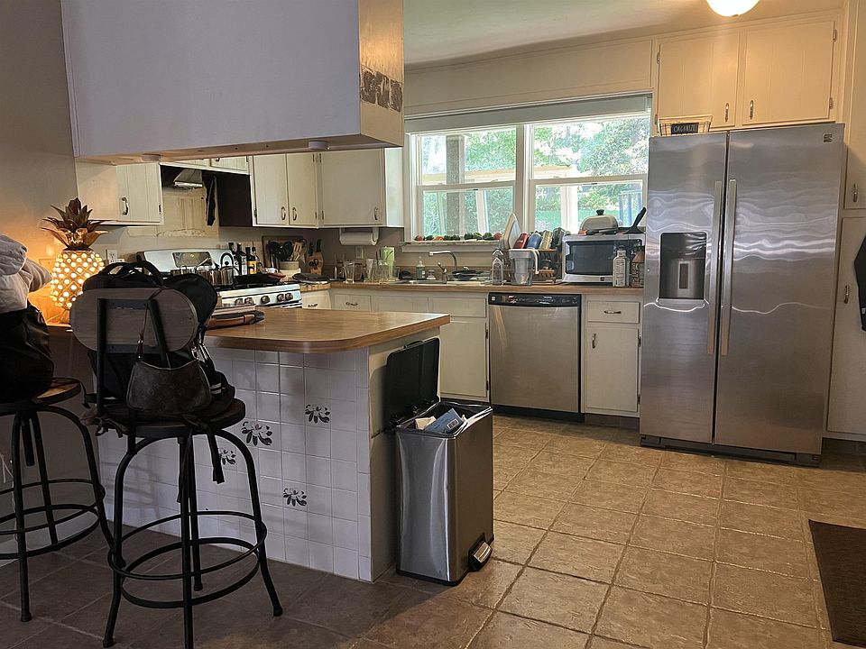 2nd image of 920 Tamarack Ave