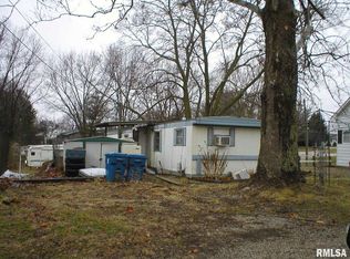 205 N Redwood Ave, Athens, IL 62613