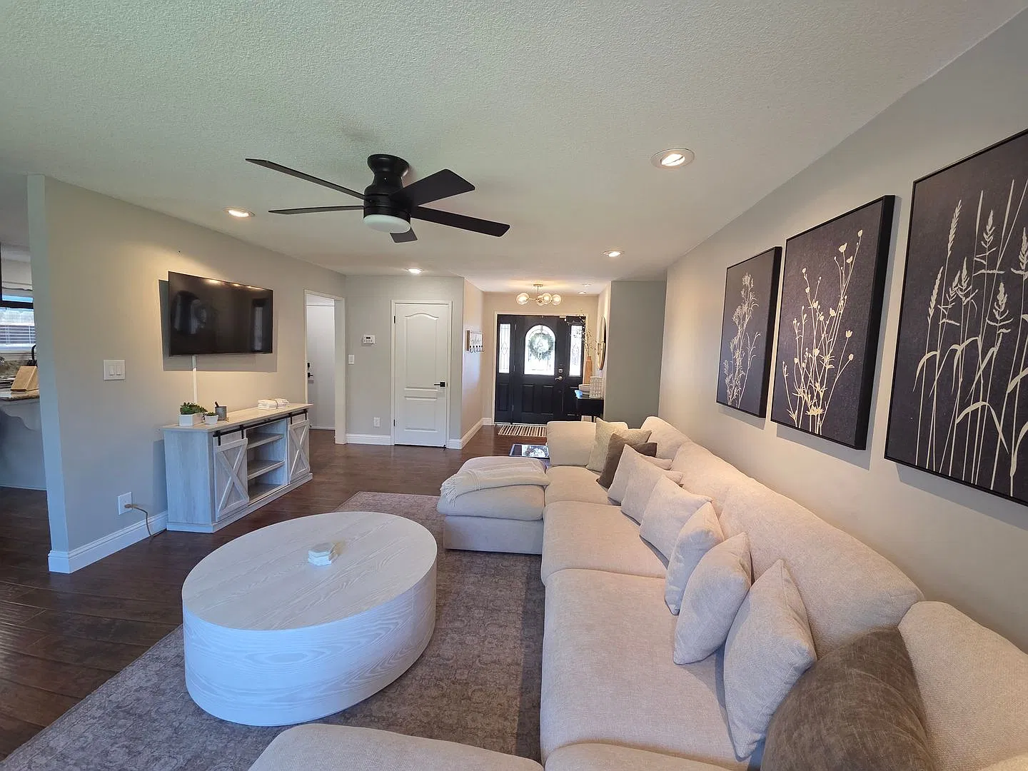 Comfort meets Eleglance in this amazing rental located in Turlock CA — Photo 4