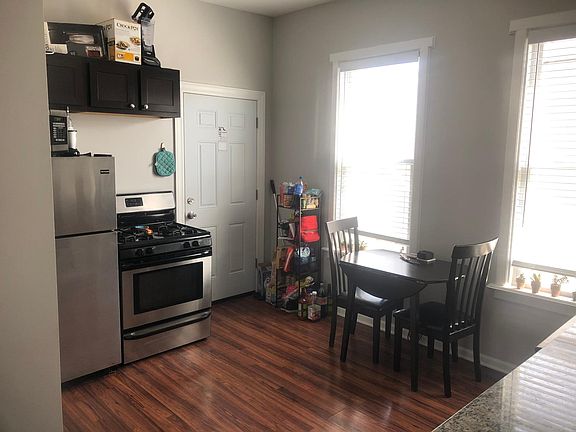 4th image of 948 W Willow St #2