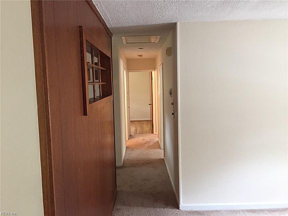 3rd image of 3 Redbud Ln