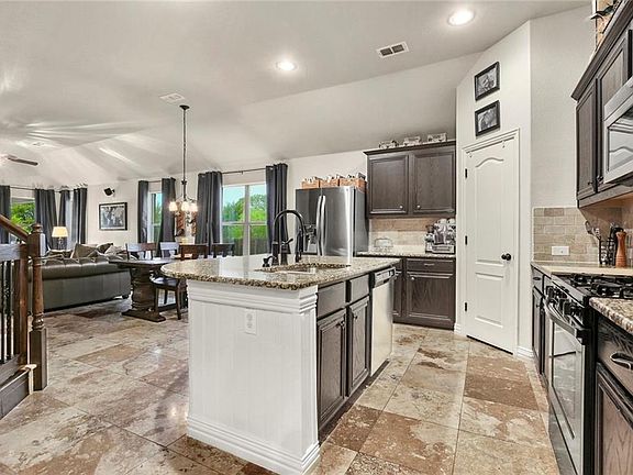 4th image of 2224 Benjamin Creek Dr