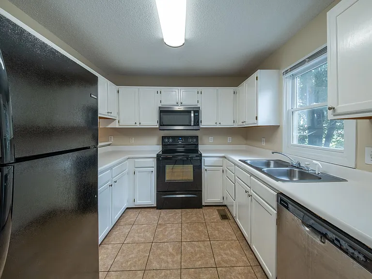 604 Spring Garden St — Photo 7