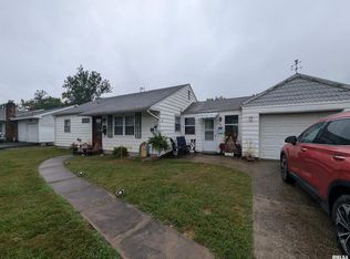 38 Ridge Rd, Centralia, IL 62801