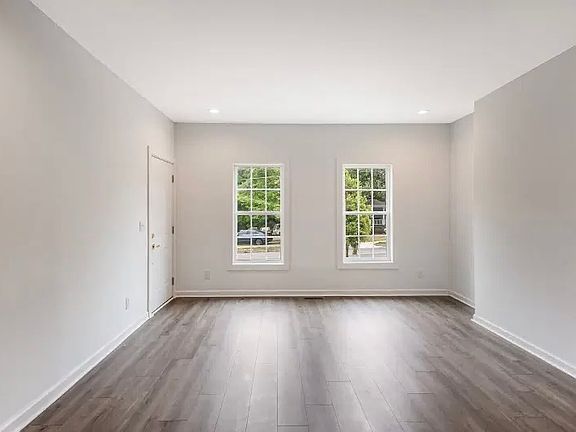 3rd image of 204 N Guthrie Ave