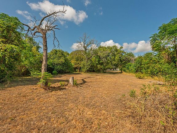 5th image of 2202 Emerald Isle Dr