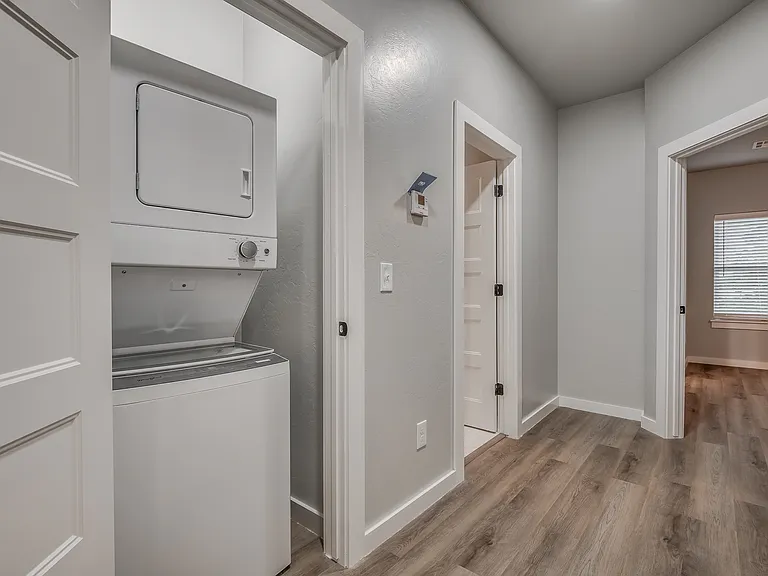 11301 N Blackwelder Ave #B — Photo 6