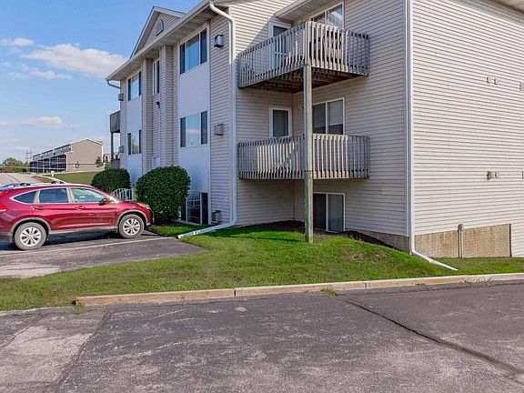 3rd image of 3470 Parkwild Dr APT 8