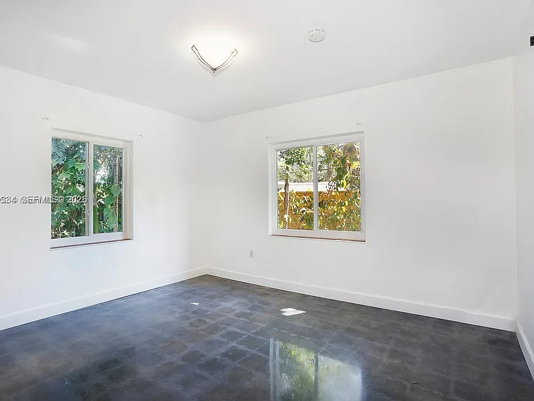 6116 SW 46th Ter — Photo 11