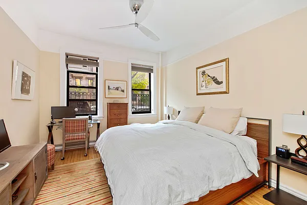 Sold by Stuart Shapiro, LREB | media 4