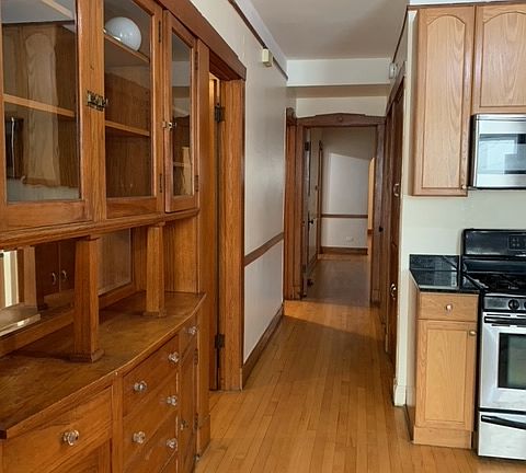 4th image of 3324 N Hamlin Ave #1
