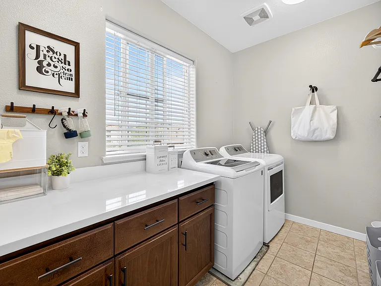 450 Syracuse Ln — Photo 14
