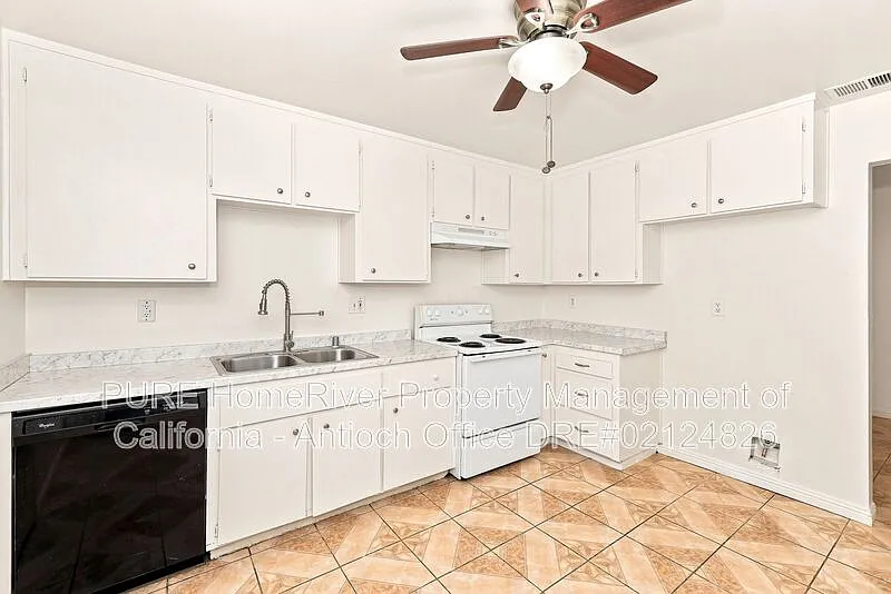 3 bed, 2.0 bath, 1154 sqft, $3,100 — Photo 4