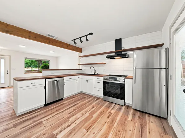 2585 Radio Ln, Redding, CA 96001