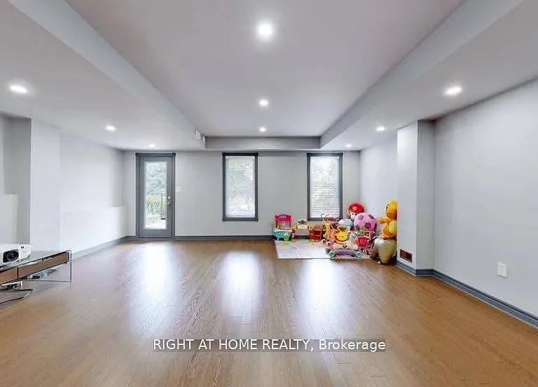 1138 Woodington Ln — Photo 12