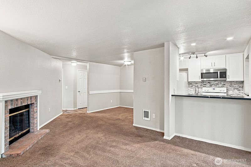 5th image of 15433 Country Club Drive #E103